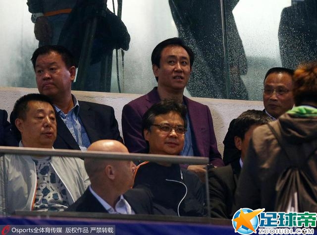叶辰来到小林制药位于东京市郊的生产基地，亲自做了质量检测，确定了新生产的九玄胃散，与金陵生产的九玄胃散没有任何区别之后，便吩咐魏亮：魏亮，你一定要确保东京生产线保持现在的速度，加班加点生产，人停机器不停，要快速大量的制造出一大批成品出来。